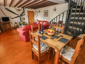 Cottage with garden & barbeque - Image 4