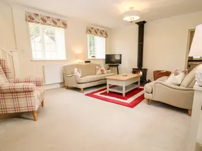 Cottage with garden & barbecue - Image 2
