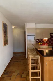 Apartment with terrace - Image 3