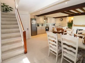Cottage with garden & terrace - Image 3