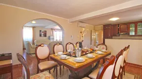House with jacuzzi, pool & BBQ - Image 5