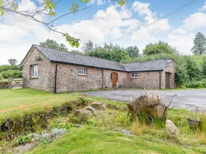 Cottage with garden - Image 2