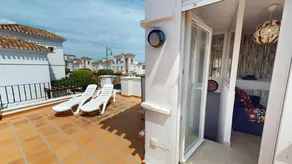 Villa with pool & garden - Image 2
