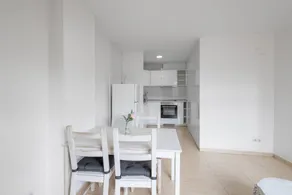 Appartement de vacances avec terrasse et internet haut débit | Vue ville | Parfait pour le travail à distance - Image 5