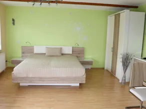 Apartamento con terraza, barbacoa y jardín - Image 5