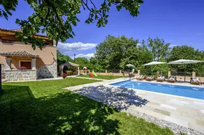 Family-friendly spacious villa with garden, BBQ & private pool | Mountain view | Pets are welcome - Image 5