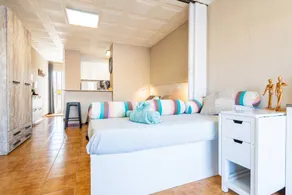 'Turquoise Blue' Studio with Sea View, Wi-Fi, and Air Conditioning - Image 5