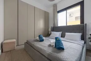 Flat with pool & terrace | City view - Image 3