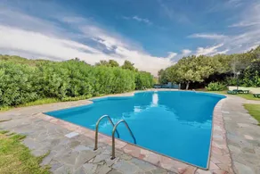 Maison avec piscine, jardin et terrasse - Image 3