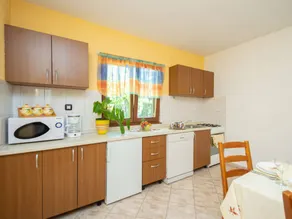 House with terrace, garden & barbeque - Image 4
