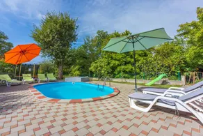 Holiday home with terrace, private pool & barbeque - Image 3