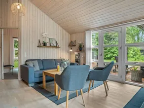 Holiday apartment with BBQ & garden - Image 3