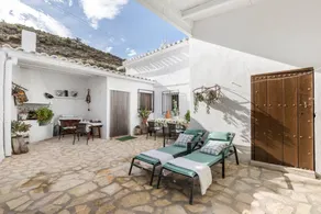 Casa vacacional con barbacoa, terraza y jardín | Vistas a la montaña - Image 3