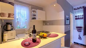 Holiday apartment with terrace & BBQ | Sea view - Image 3