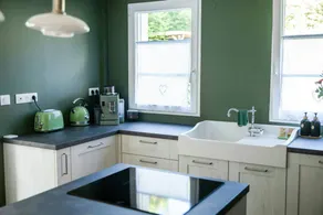 Holiday home with BBQ, garden & sauna | Suitable for remote work - Image 3