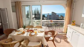 Apartamento vacacional totalmente equipado con barbacoa | Vistas al mar | Cerca de la playa | Admite mascotas - Image 2
