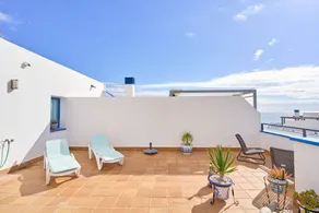 Apartment mit schnellem Internet, Terrasse und Grill | Bergblick | Strand in der Nähe - Image 2