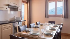 Charmant appartement avec terrasse, piscine et jacuzzi | Vue jardin - Image 2