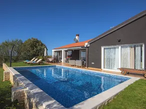 Fully equipped holiday home with terrace, barbecue & jacuzzi | Sea view | Pets allowed - Image 5