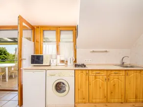 Flat with terrace, BBQ & pool | Lake view - Image 5