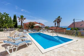 Villa with barbeque, garden & terrace - Image 5