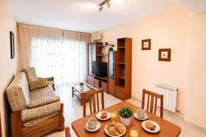 Holiday apartment with garden, terrace & pool - Image 2