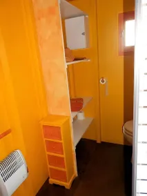 Bed and Breakfast 'Roulotte Esméralda' with Balcony, Wi-Fi and Air Conditioning - Image 5