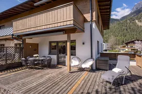 Apartment with garden & terrace | Garden view - Image 3