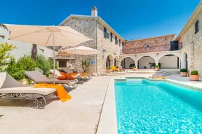 Villa with pool, barbecue & terrace | Pool view - Image 2