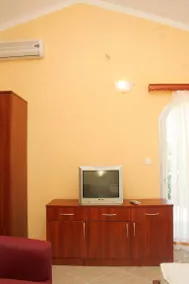 Charming private room with terrace & barbecue | Sea view | Beach nearby | Pets are welcome - Image 4