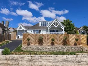 Family-oriented cottage with barbeque, garden & jacuzzi - Image 2