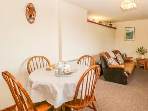 Child-friendly cottage with garden - Image 3