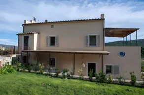 Villa with terrace, private pool & garden | City view - Image 4