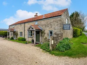 Cottage with garden - Image 2