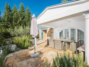 Villa with garden, BBQ & terrace - Image 2