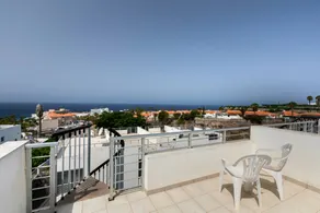 Apartment mit Terrasse und Pool | Stadtblick - Image 2