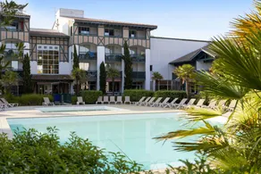 Holiday apartment with garden & pool - Image 2