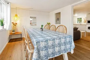Fully equipped house with terrace - Image 4