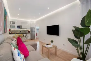Agréable appartement de vacances avec terrasse et internet haut débit | Vue ville - Image 3