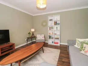 Cottage with garden - Image 3