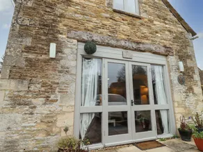 Cottage with garden - Image 2