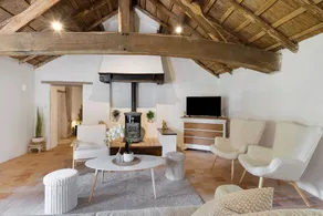 Exceptional Stay in a Group Cottage for 10 Near the Beach - Image 5