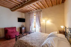 Locanda di Montisi – Castello Room Among the Hills of Montalcino - Image 2