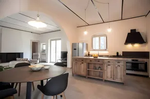 Villa with terrace, private pool & garden | City view - Image 2
