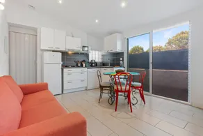 Flat with barbeque & terrace | Garden view - Image 5