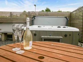 Family-oriented cottage with jacuzzi & garden | Beach view | Pet-friendly - Image 2