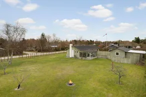 Holiday home with barbecue - Image 2