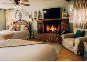 Pet Friendly Breathtaking Cottage with Hot-tub in Rainbow, California - Image 2