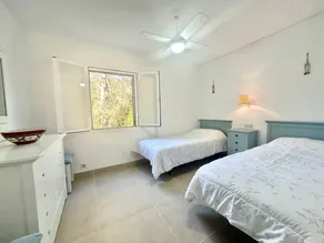 Appartement entièrement équipé avec jardin, piscine et terrasse | Vue montagne | Avec animaux bienvenus - Image 4