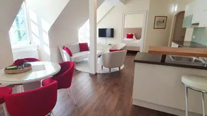 Apartment with garden & terrace - Image 2